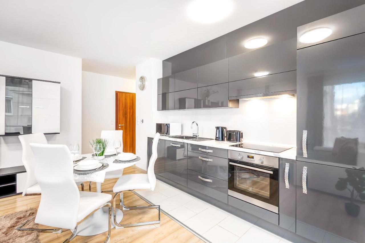 Modern Apartment With Free Garage And Balcony In The Downtown Budapest Bagian luar foto