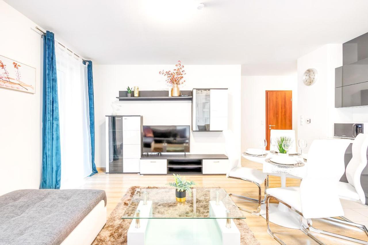Modern Apartment With Free Garage And Balcony In The Downtown Budapest Bagian luar foto