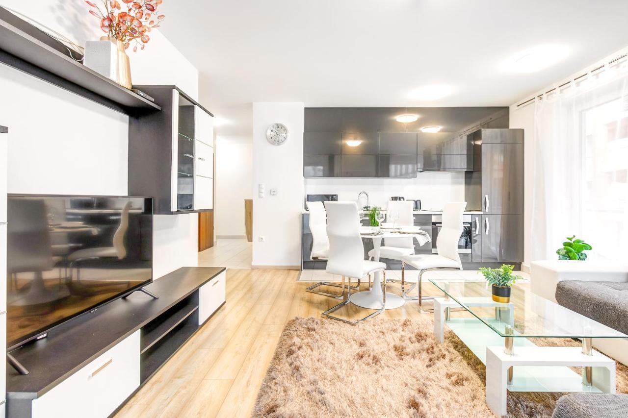 Modern Apartment With Free Garage And Balcony In The Downtown Budapest Bagian luar foto