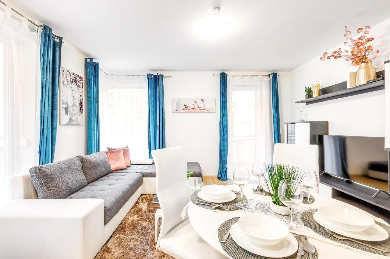 Modern Apartment With Free Garage And Balcony In The Downtown Budapest Bagian luar foto