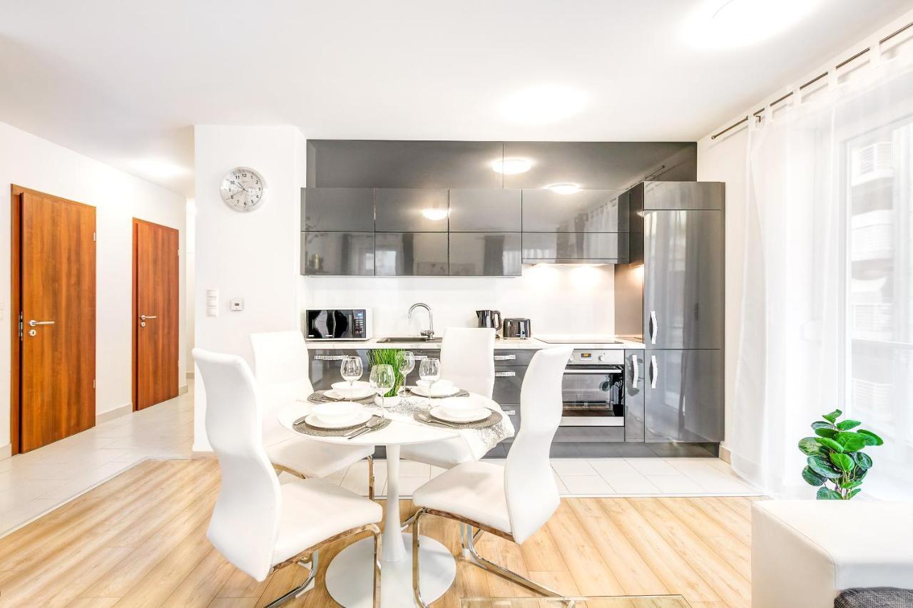 Modern Apartment With Free Garage And Balcony In The Downtown Budapest Bagian luar foto
