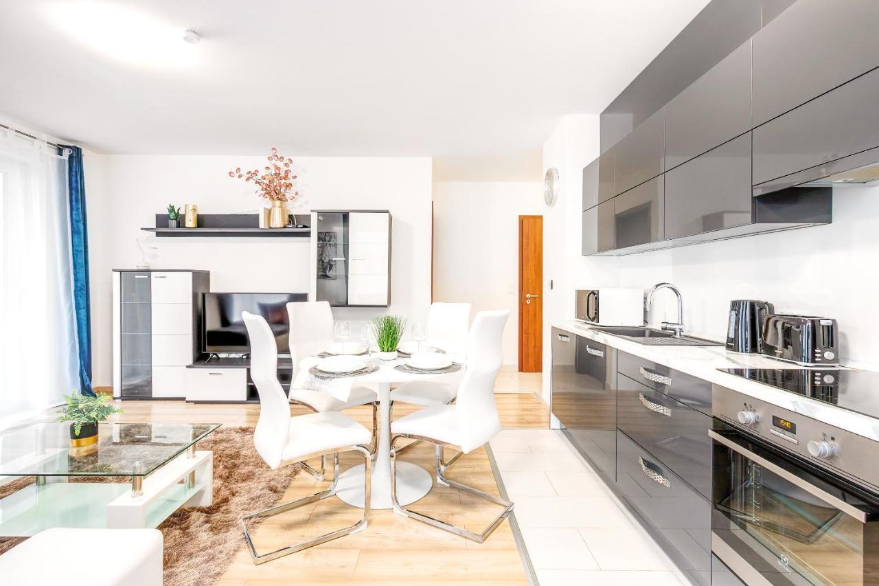 Modern Apartment With Free Garage And Balcony In The Downtown Budapest Bagian luar foto