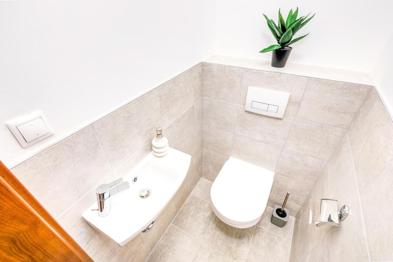 Modern Apartment With Free Garage And Balcony In The Downtown Budapest Bagian luar foto